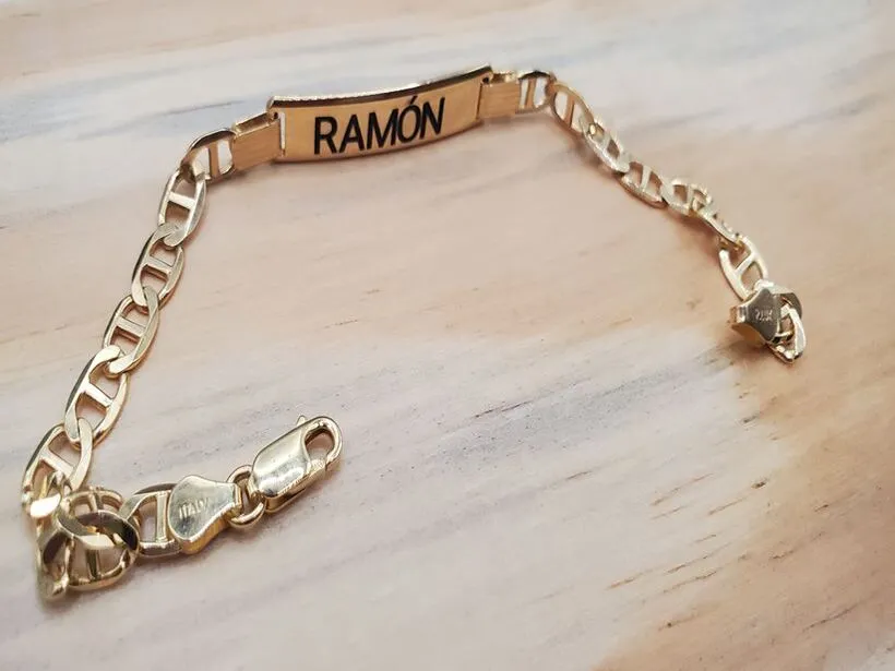 Guillo con placa en plata 925 5MM con baño de Oro derecha